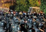 Protest ispred Filozofskog u NS: Policija gura građane što dalje od fakulteta, bačen suzavac i topovski udari, ima lakše povređenih