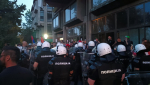 Demonstranti pokušali da probiju kordon ispred Filozofskog u Novom Sadu, žandarmerija ih potisnula