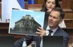 "POGLEDAJTE PUSTOŠ I ĐUBRIŠTE KOJE SMO NASLEDILI OD ĐILASA!" Mali u Skupštini pokazao kako je nekada izgledala Savamala, i kako danas izgleda Beograd na vodi