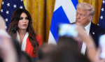 Šta se krije iza ostavke ambasadorke SAD u Grčkoj: Pad zvezde MAGA pokreta i bivše verenice Trampa Mlađeg